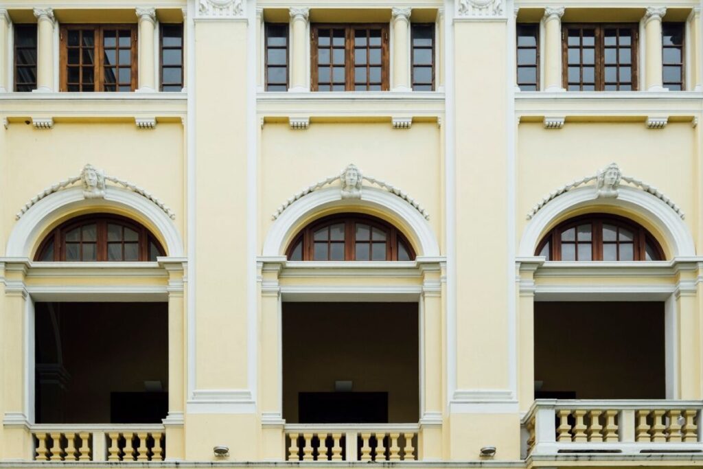 Rumah Eropa bergaya Art Deco