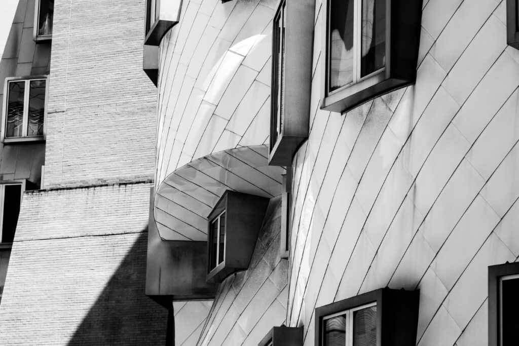 Jendela serambi atau jendela lengkung