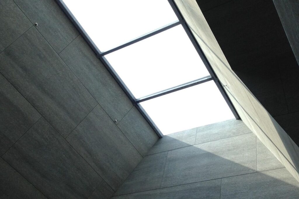 Skylight pada desain rumah mewah modern